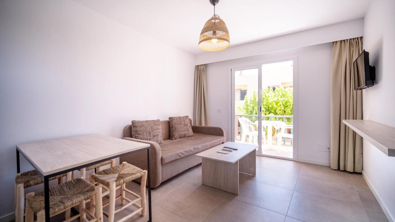 Sant Joan Apartaments - Adults Only Кала-эн-Бланес Экстерьер фото